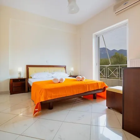Belle Helene Apartment Akrogiali